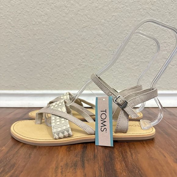 NWT TOMS Lexie Strappy Sandals Oxford Tan Heritage Canvas/Diamond Tribal - Picture 1 of 10